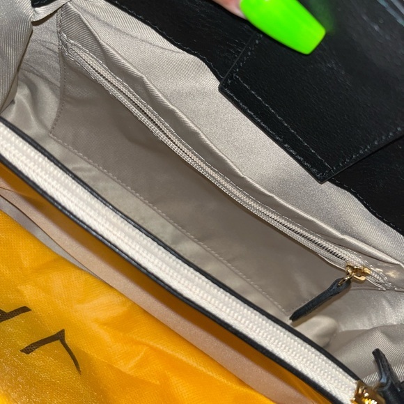 💄Valentino Quilted Leather Shoulder Bag 💄 - Picture 9 of 13